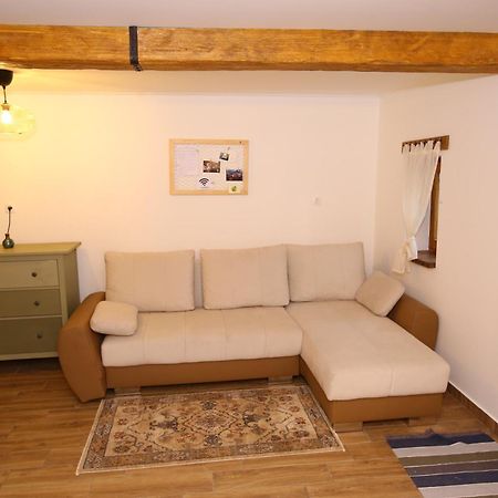 Goher Pince Es Vendeghaz Apartment Csaszartoltes Luaran gambar