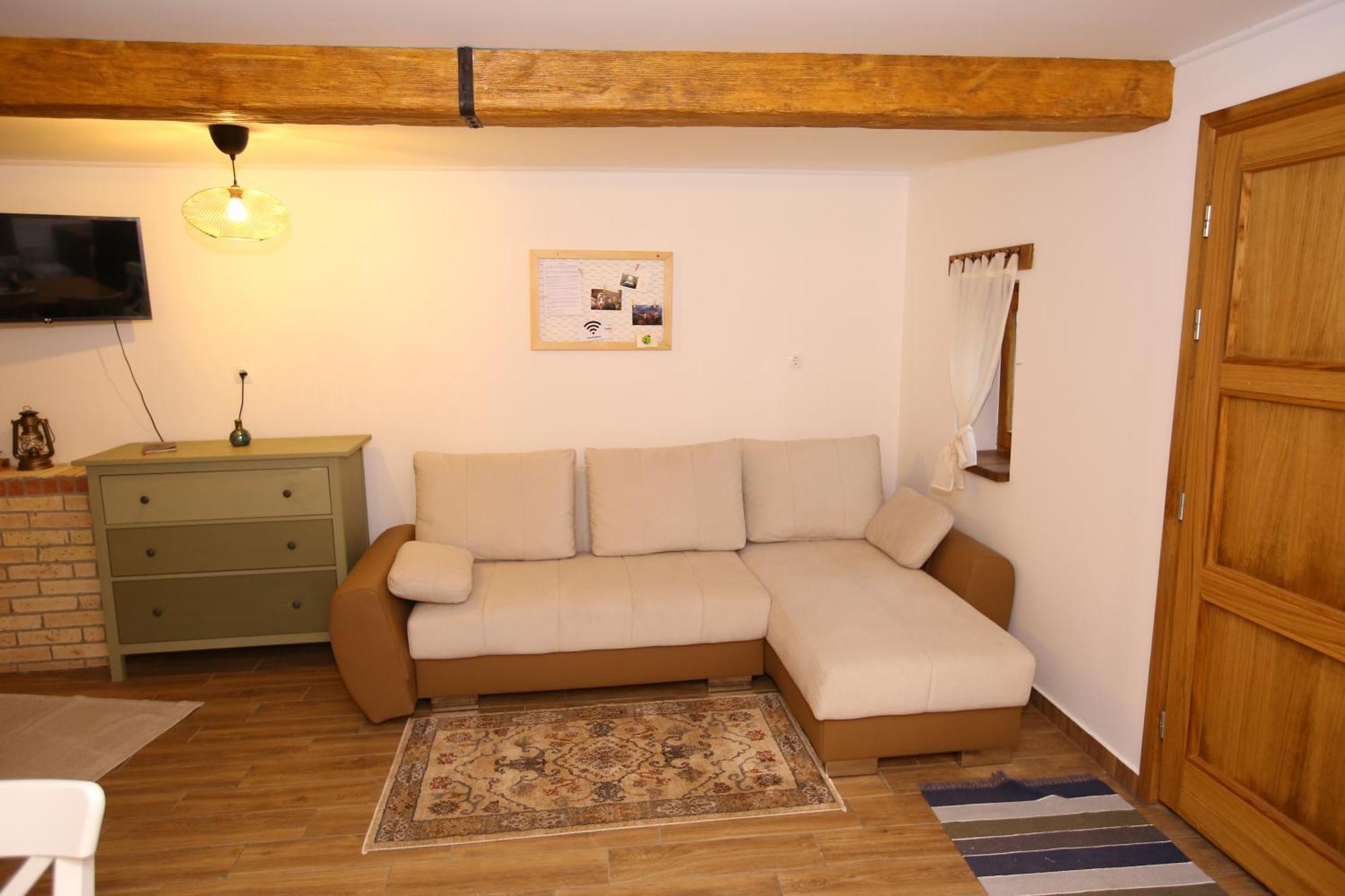 Goher Pince Es Vendeghaz Apartment Csaszartoltes Luaran gambar
